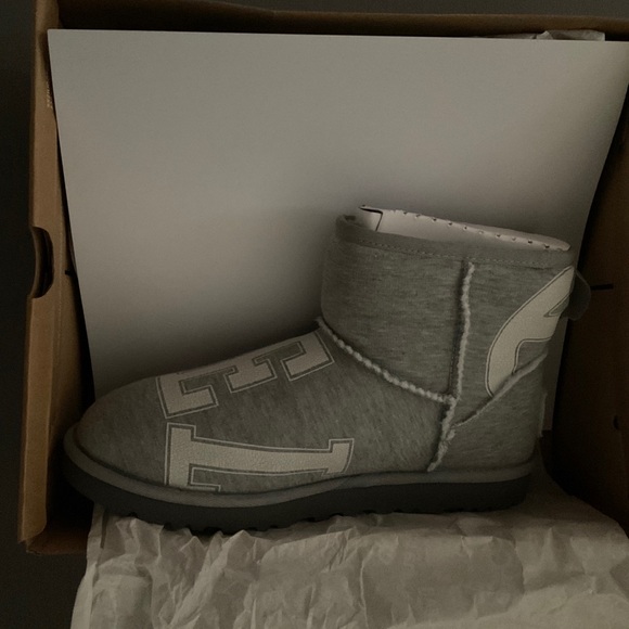 🆕 UGG X TELFAR GREY & WHITE FLEECE SWEATSHIRT MINI UGG BOOTS LIMITED EDITION - Picture 6 of 6